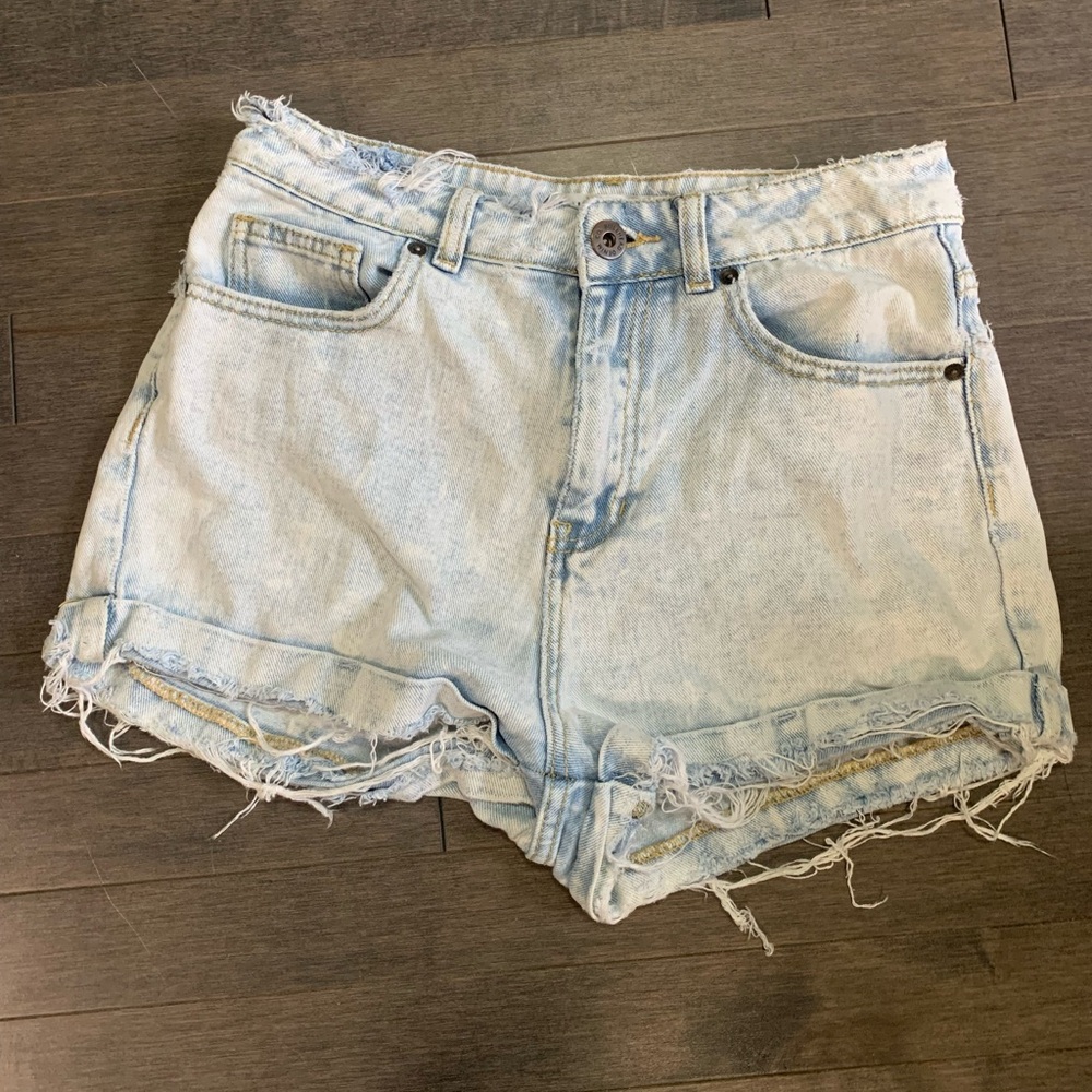 Bullhead Light Blue Acid Was Mom Jean Short Women’s 7